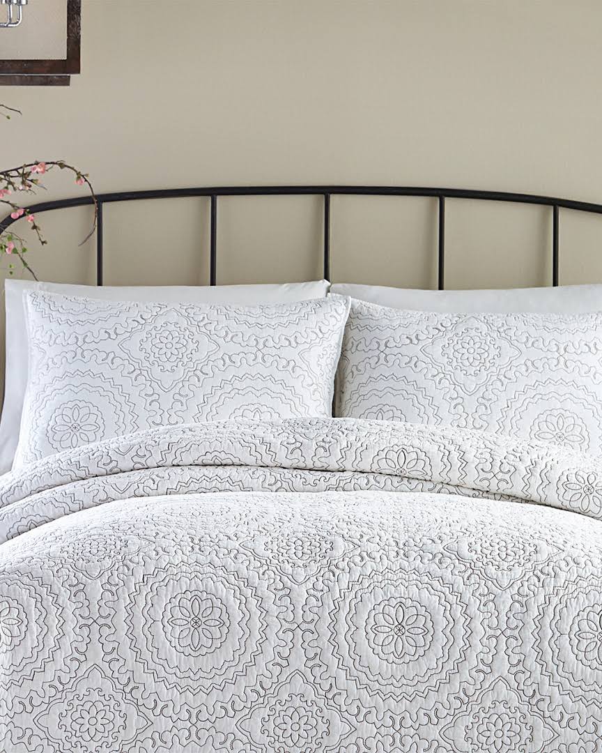 King Grey Medallion Coverlet T878221
