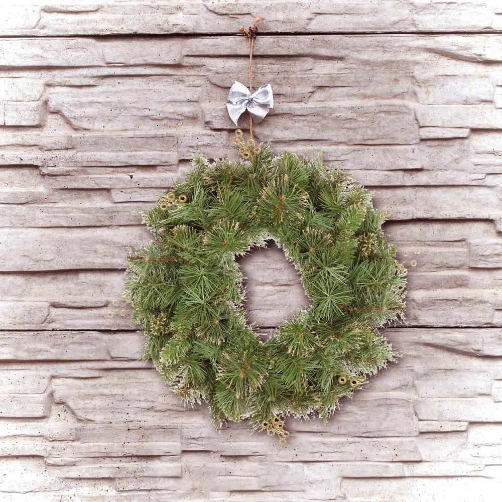 24x22 Mixed Pine and Berry Artificial Christmas Wreath G804