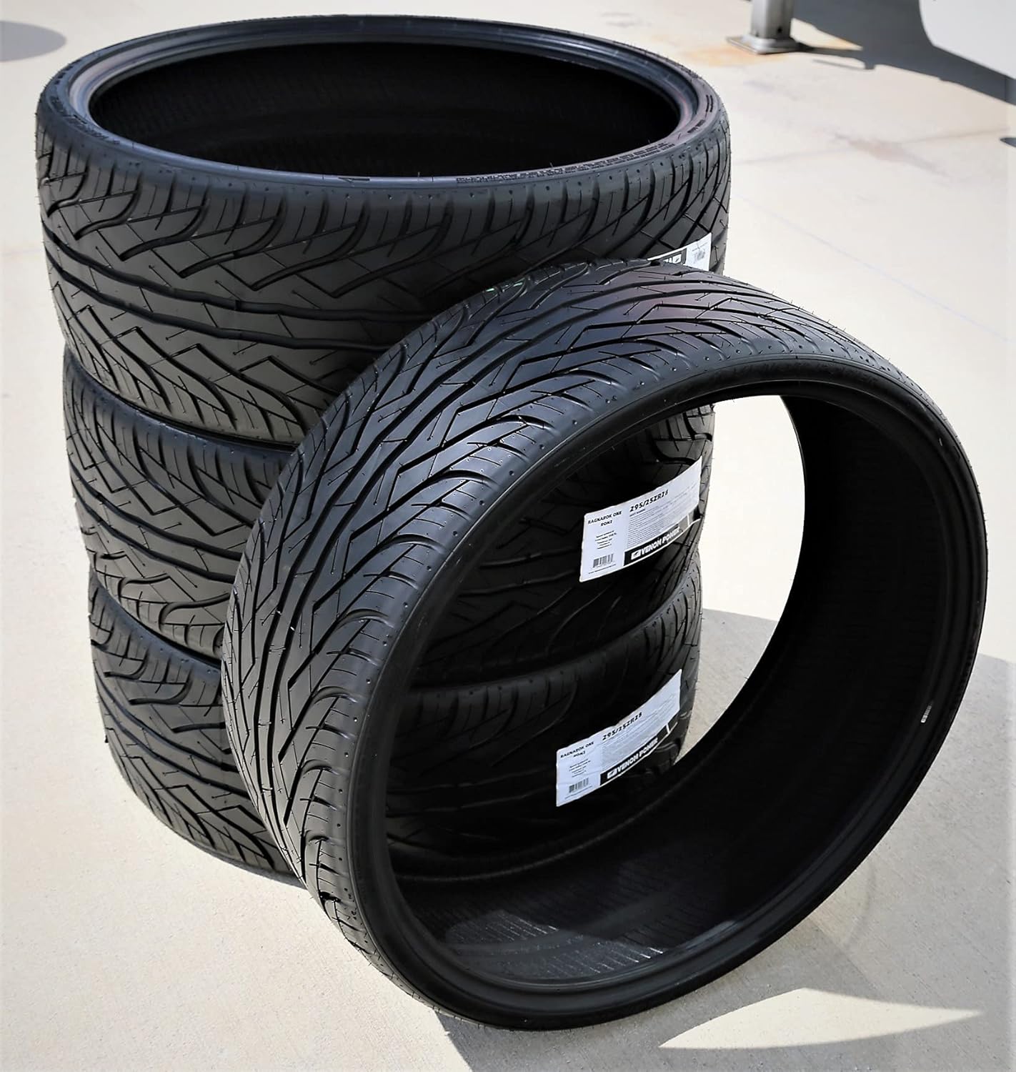 295/25R28 All-Season High Performance Radial Tire U25806