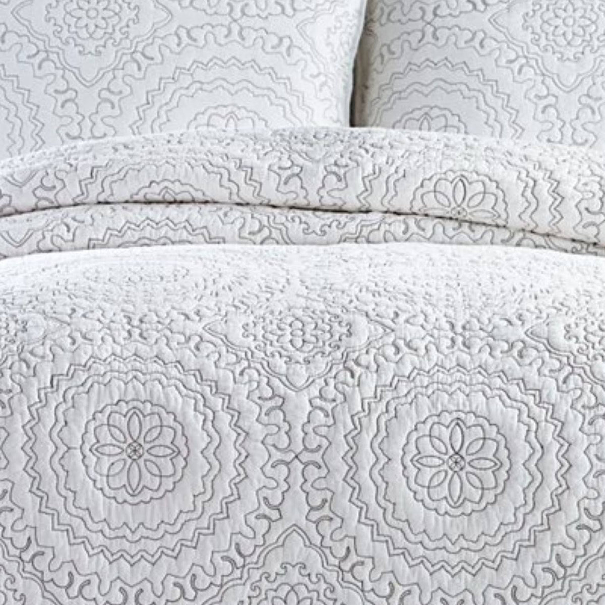 King Grey Medallion Coverlet T878221