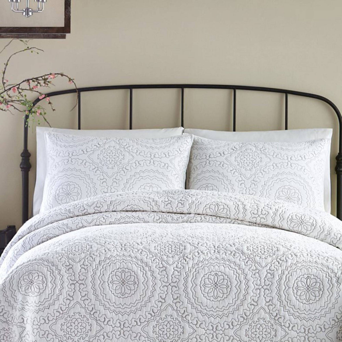 King Grey Medallion Coverlet T878221